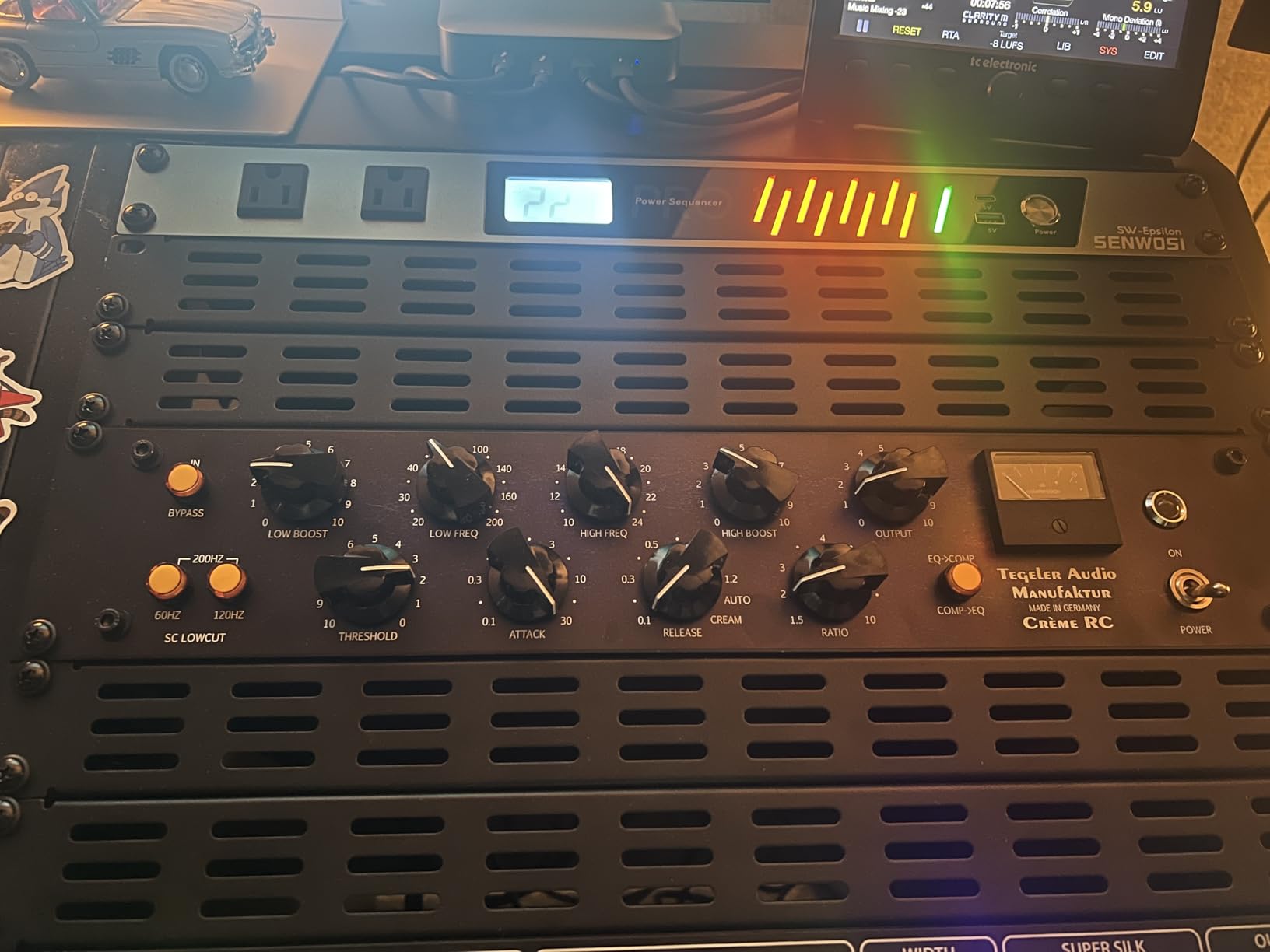 SW-Epsilon 10 Socket Power Conditioner/Surge Sequencer USB Type-C/Type-A Charger customer photo 2