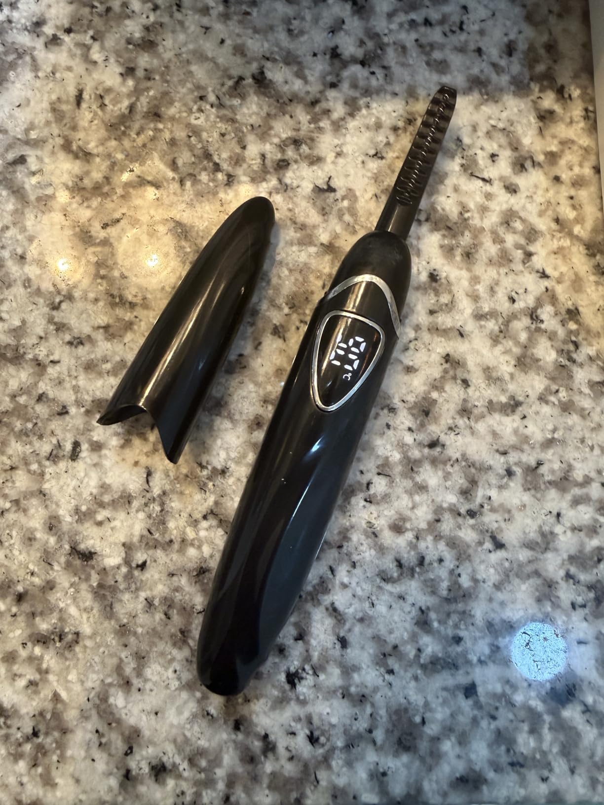 Heated Eyelash Curler, Heated Lash Curler, Accurate Temperature Control Electric Eyelash Curler Heated - Intelligent Power Off, Natural Makeup (Black/Silver, S600-148MM) customer photo 1