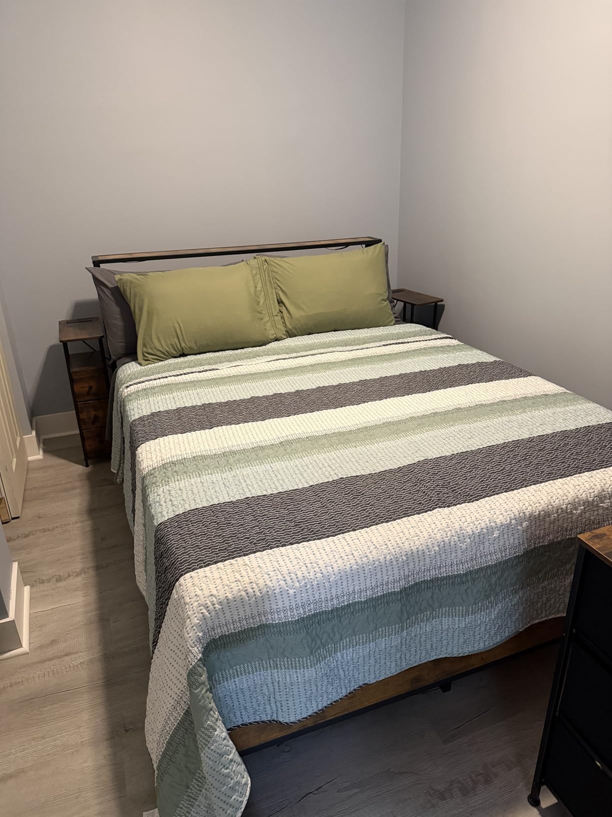 Sweetcrispy Wood Queen Bed Frame with Headboard, 800LBS Metal Support customer photo 1