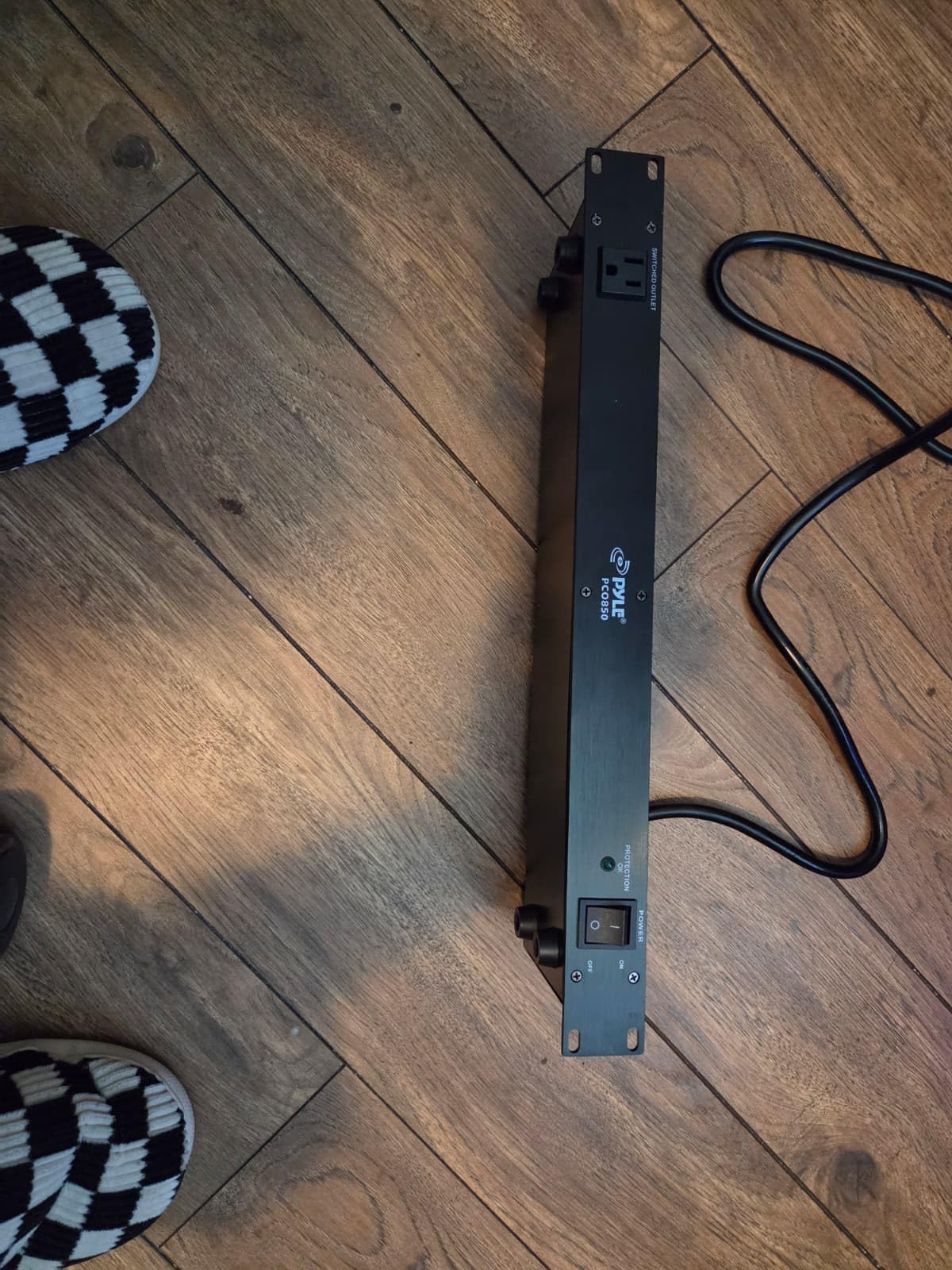 Pyle 1U Rack Mount Power Conditioner – 7 Outlet Surge Protector customer photo 1